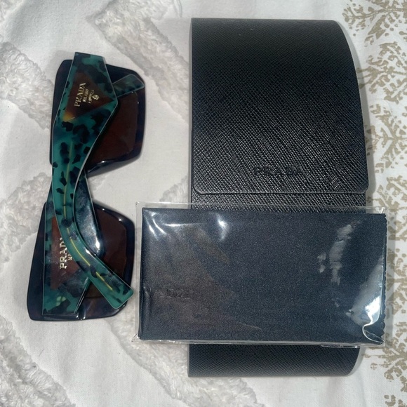 Prada sunglasses - Picture 1 of 5